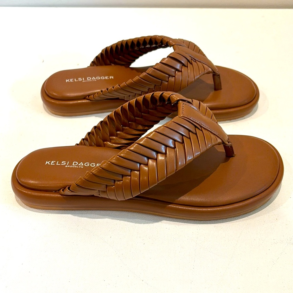KELSI DAGGER
Tidal Sandals in Cognac
